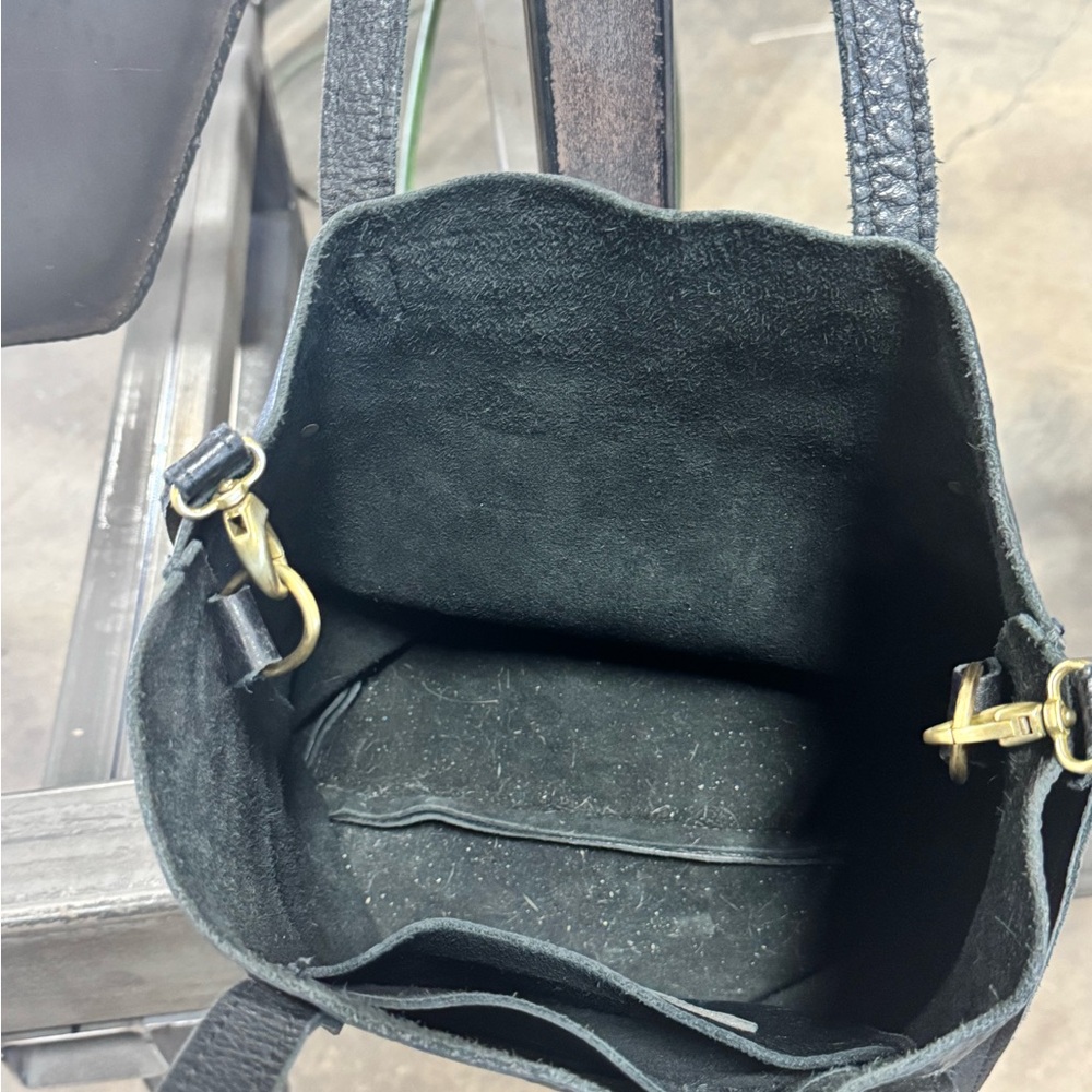 Portland Leather Pebbled Black Leather Bag with Crossbody Strap - Picture 3 of 4